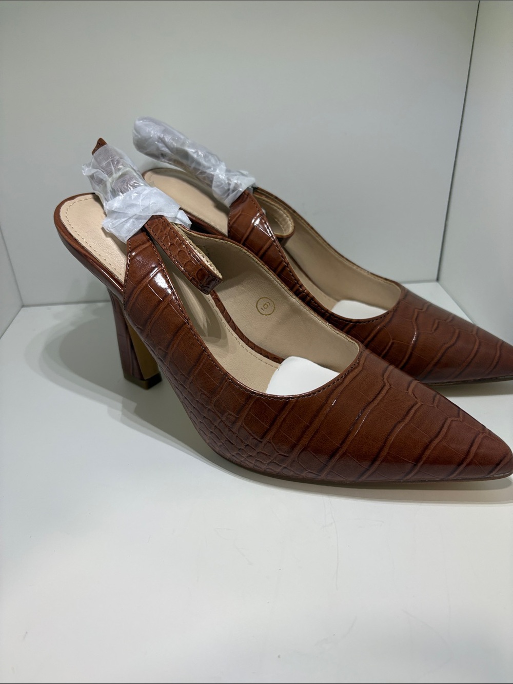 Source Unknown Croc-Embossed Slingback Heels in Brown